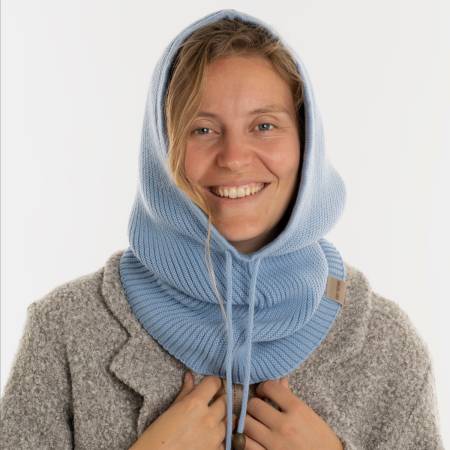 KNIT FACTORY Kapuzenschal EVY crystal blue