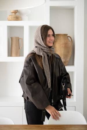 Preview: KNIT FACTORY Kapuzenschal BLAKE schwarz
