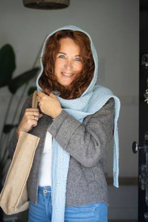 Preview: KNIT FACTORY Kapuzenschal BLAKE schwarz