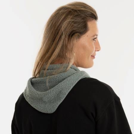 Preview: KNIT FACTORY Mini Dreiecksschal YUNA stone green