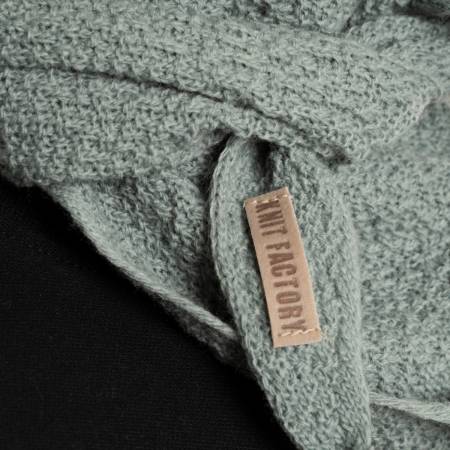 Preview: KNIT FACTORY Mini Dreiecksschal YUNA stone green