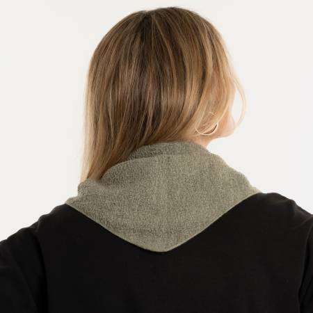 KNIT FACTORY Mini Dreiecksschal YUNA urban green