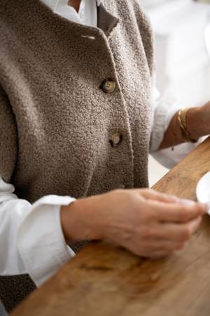 Preview: KNIT FACTORY Weste Spencer LOU ecru