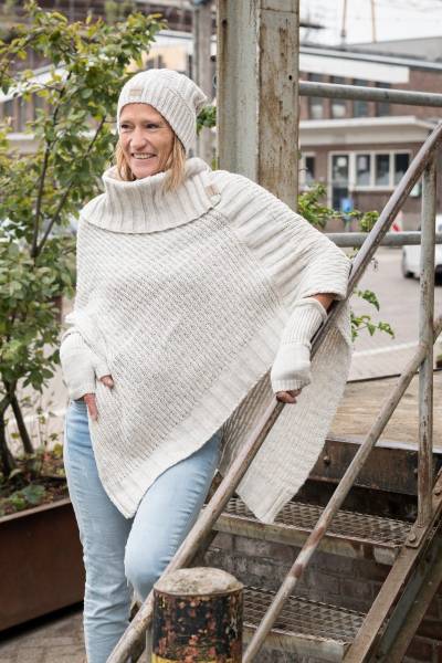 KNIT FACTORY Handstulpen CLEO grenadine red