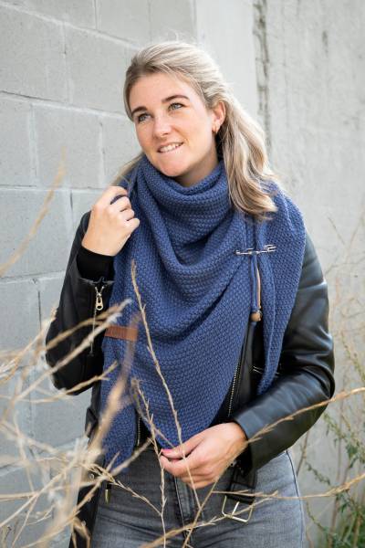 KNIT FACTORY Umhängetuch COCO crystal blue