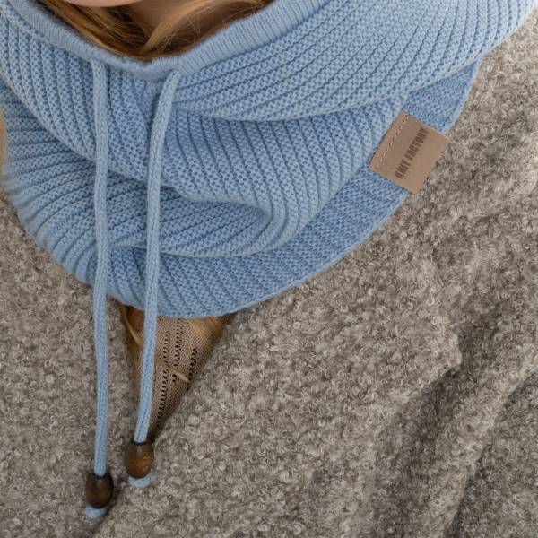 KNIT FACTORY Kapuzenschal EVY crystal blue