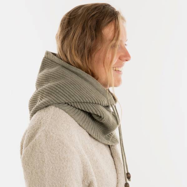 KNIT FACTORY Kapuzenschal EVY urban green