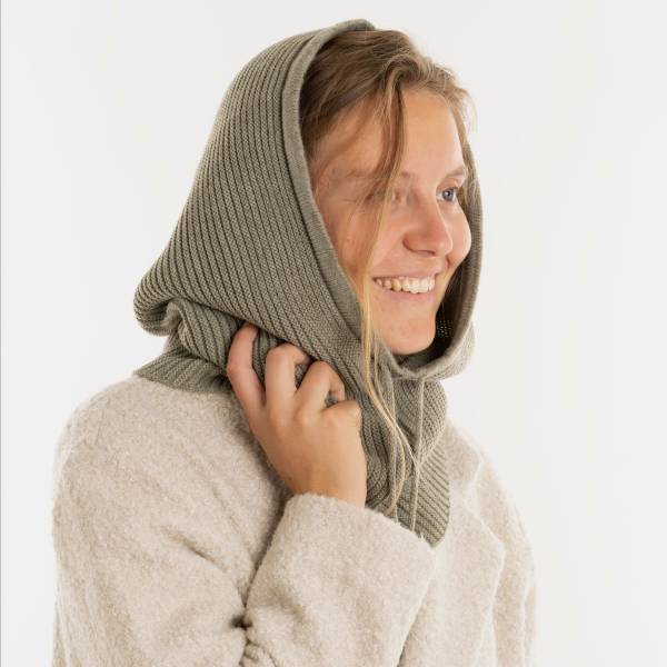 KNIT FACTORY Kapuzenschal EVY urban green