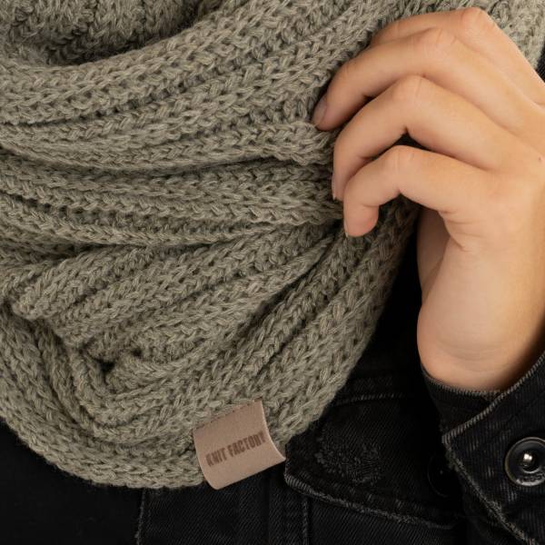 KNIT FACTORY Loop Schal NICA urban green