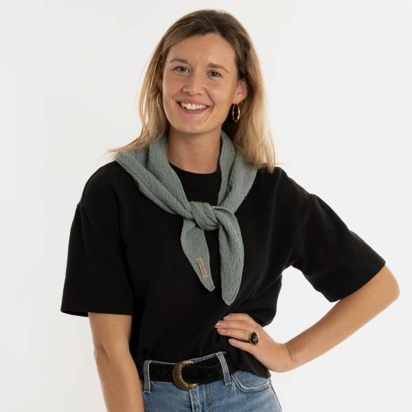 KNIT FACTORY Mini Dreiecksschal YUNA stone green